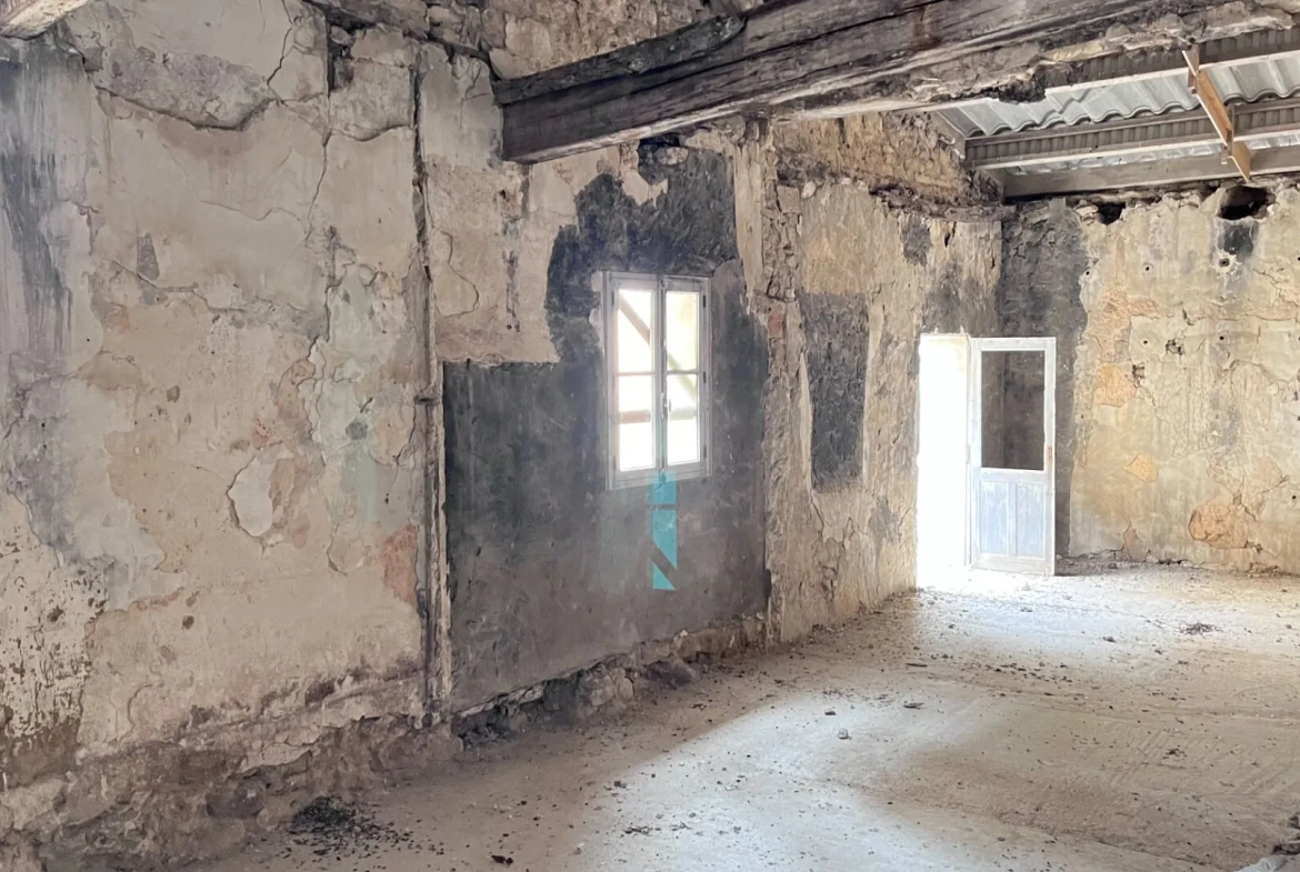 Studio en centre-ville d'Apt à rénover avec terrasse de 9m² 