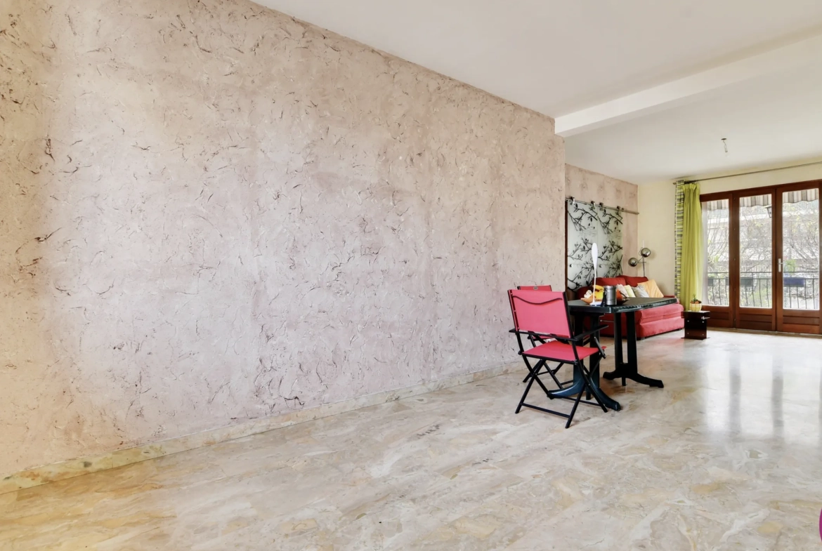 Maison à vendre de 85m² à Draveil avec jardin et parking 