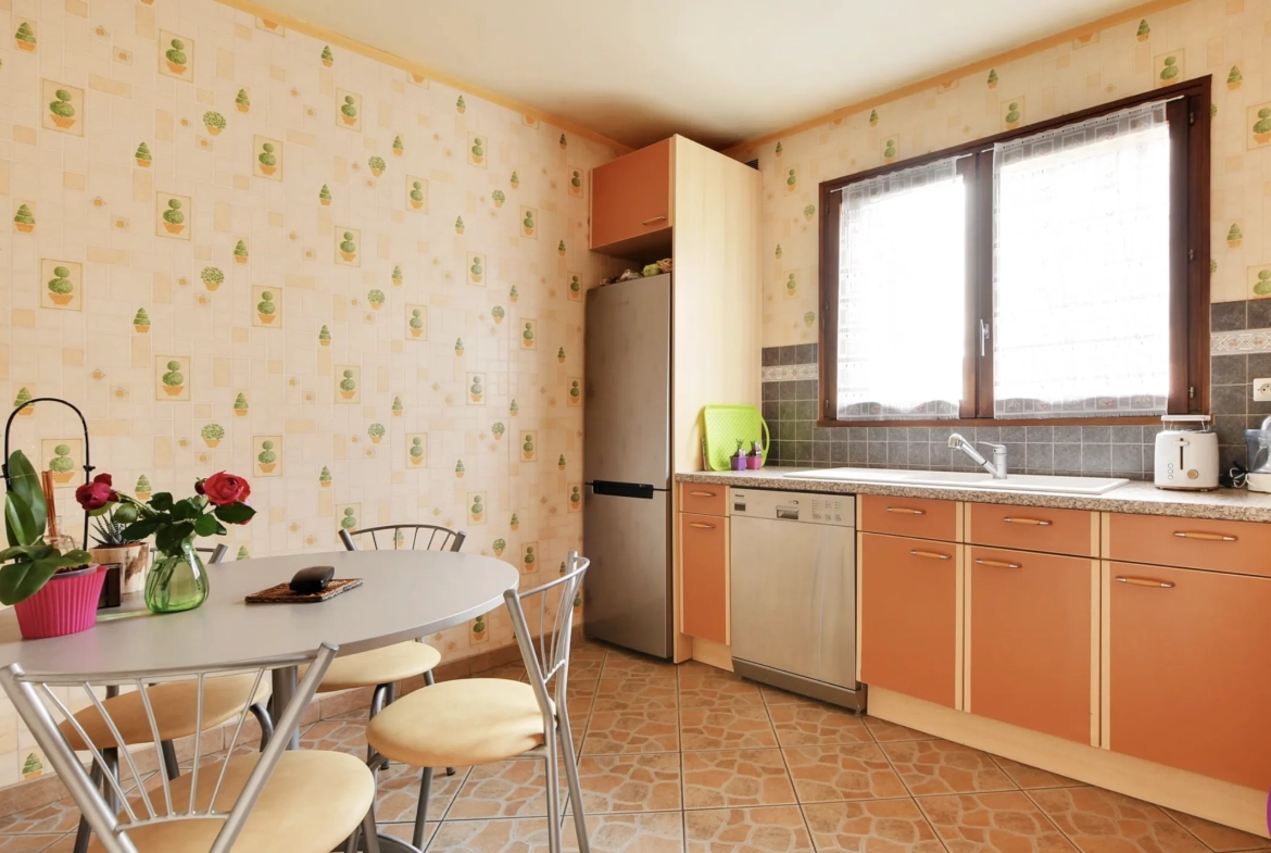 Maison à vendre de 85m² à Draveil avec jardin et parking 