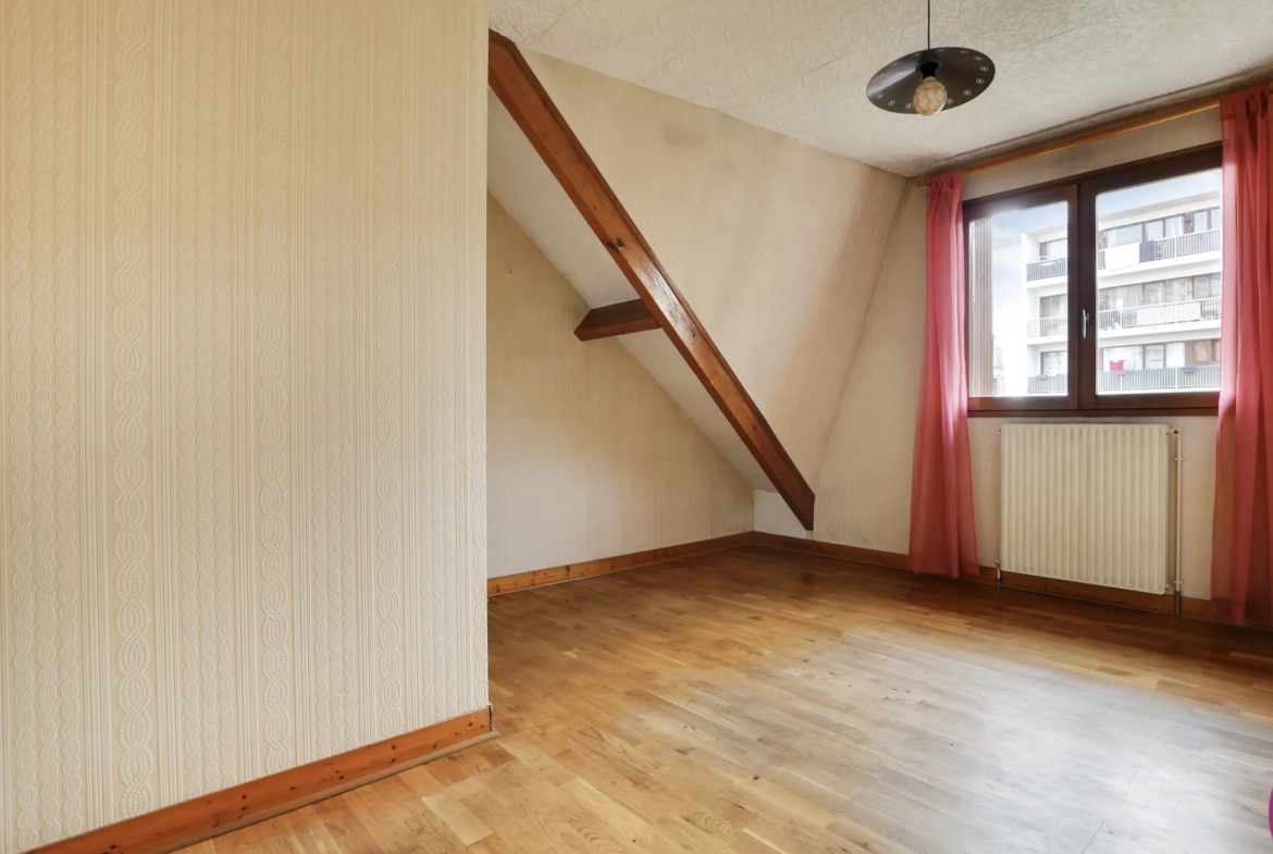 Maison à vendre de 85m² à Draveil avec jardin et parking 