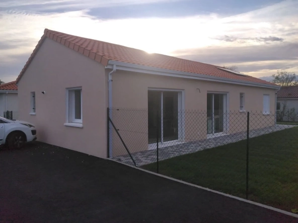Maison moderne à Laveyron - 3 chambres, terrain de 400 m², construction personnalisée