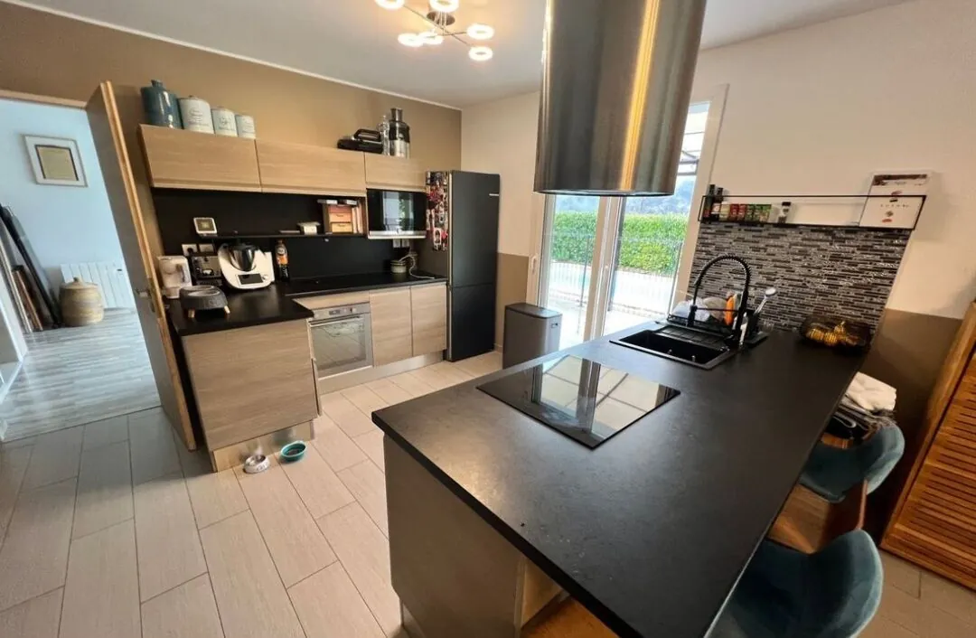Maison moderne à Laveyron - 3 chambres, terrain de 400 m², construction personnalisée 
