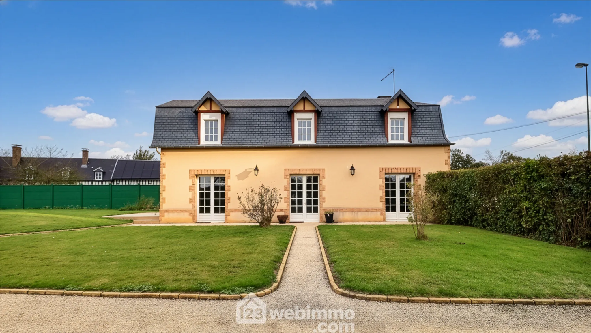 Maison ancienne à vendre à Daubeuf-la-Campagne – 135m² avec jardin et garage 