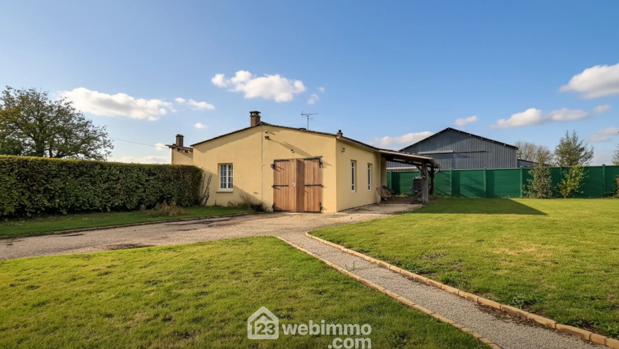 Maison ancienne à vendre à Daubeuf-la-Campagne – 135m² avec jardin et garage 