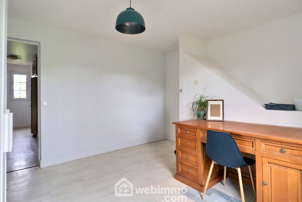 Maison ancienne à vendre à Daubeuf-la-Campagne – 135m² avec jardin et garage 