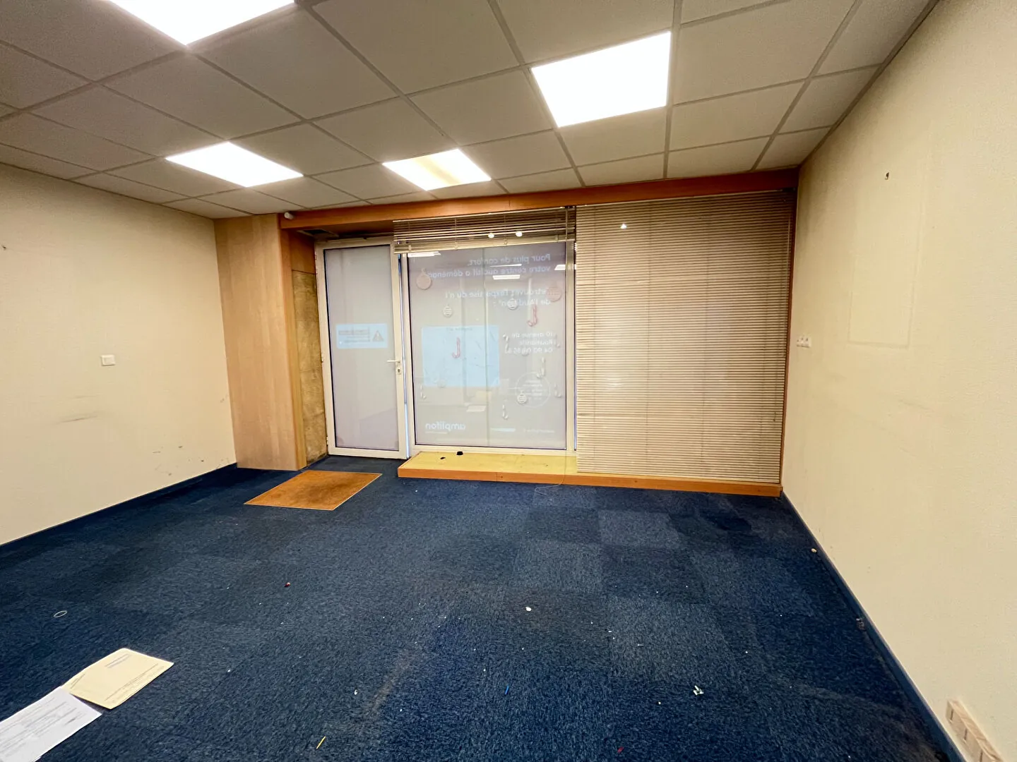 Local commercial à Apt 61m² en emplacement stratégique avec cave et vitrine 