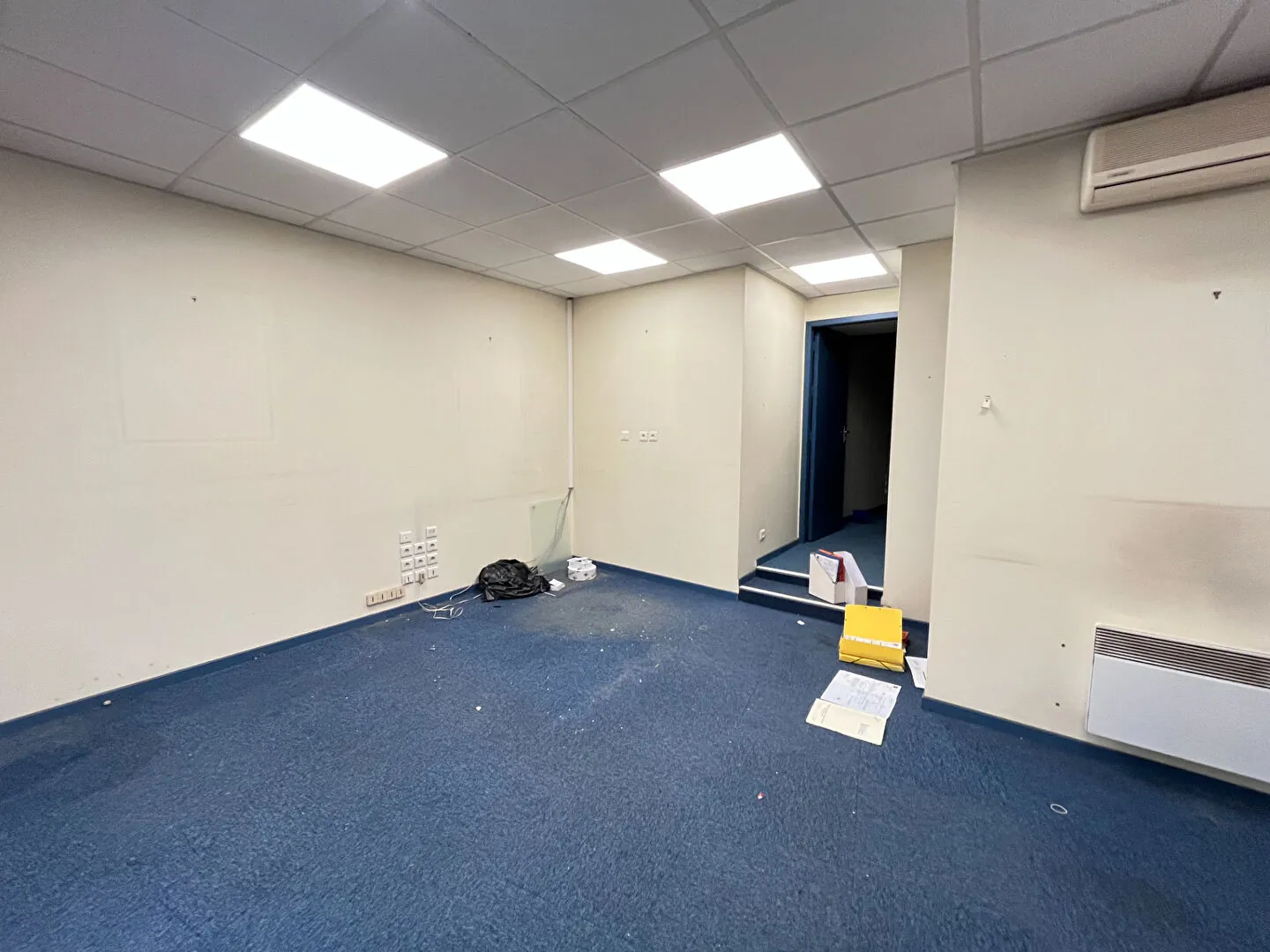 Local commercial à Apt 61m² en emplacement stratégique avec cave et vitrine 