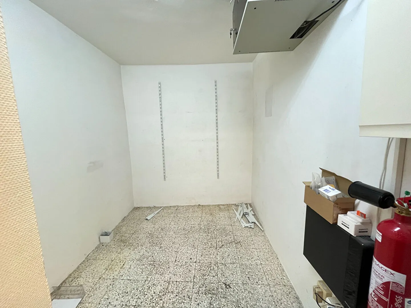 Local commercial à Apt 61m² en emplacement stratégique avec cave et vitrine 