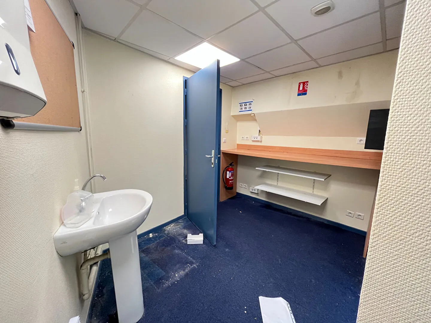 Local commercial à Apt 61m² en emplacement stratégique avec cave et vitrine 