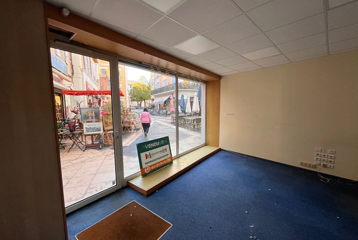 Local commercial à Apt de 60m² avec cave en centre-ville 