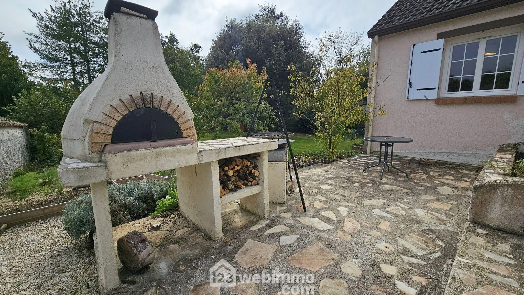 Maison de plain-pied avec jardin et sous-sol aménagé dans le Malesherbois 