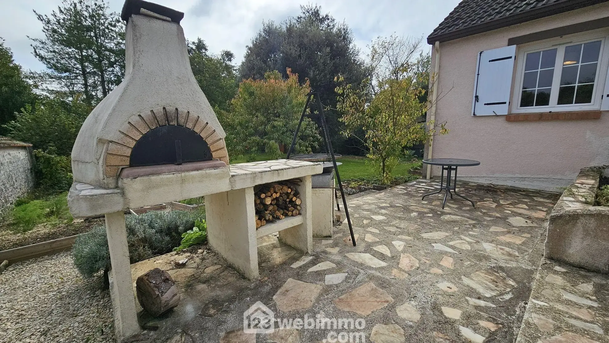 Charmante maison de plain-pied à Puiseaux de 110 m² avec jardin et sous-sol 