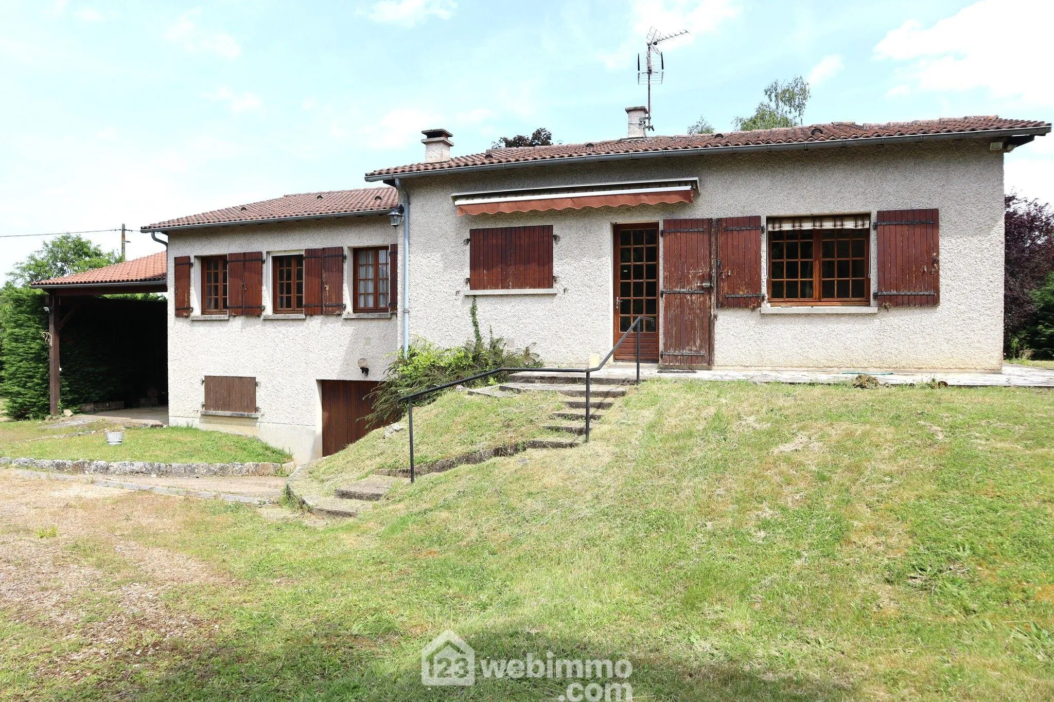 Maison spacieuse de 138 m² à vendre à Sèvres-Anxaumont avec terrain arboré 