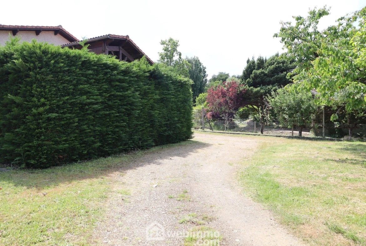 Maison spacieuse de 138 m² à vendre à Sèvres-Anxaumont avec terrain arboré 