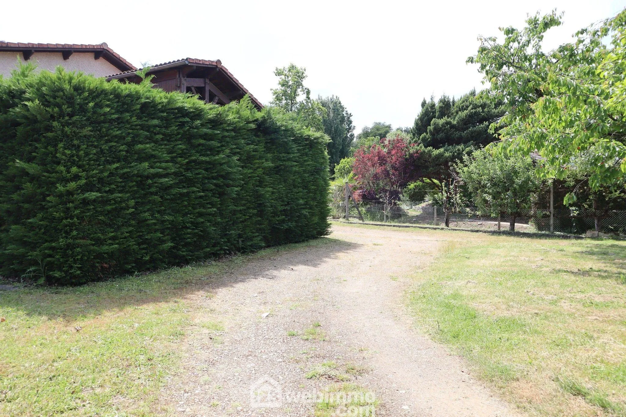 Maison spacieuse de 138 m² à vendre à Sèvres-Anxaumont avec terrain arboré 