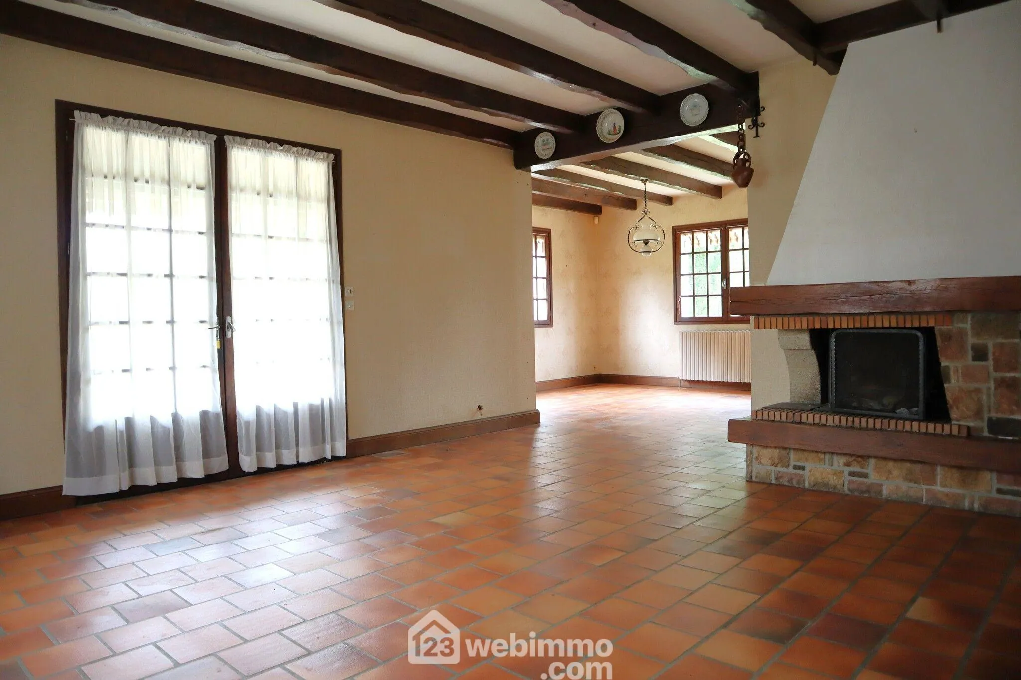 Maison spacieuse de 138 m² à vendre à Sèvres-Anxaumont avec terrain arboré 