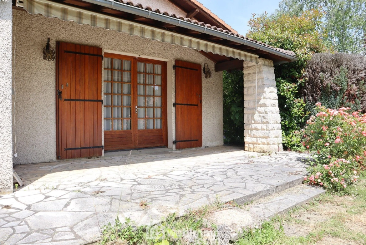 Maison spacieuse de 138 m² à vendre à Sèvres-Anxaumont avec terrain arboré 