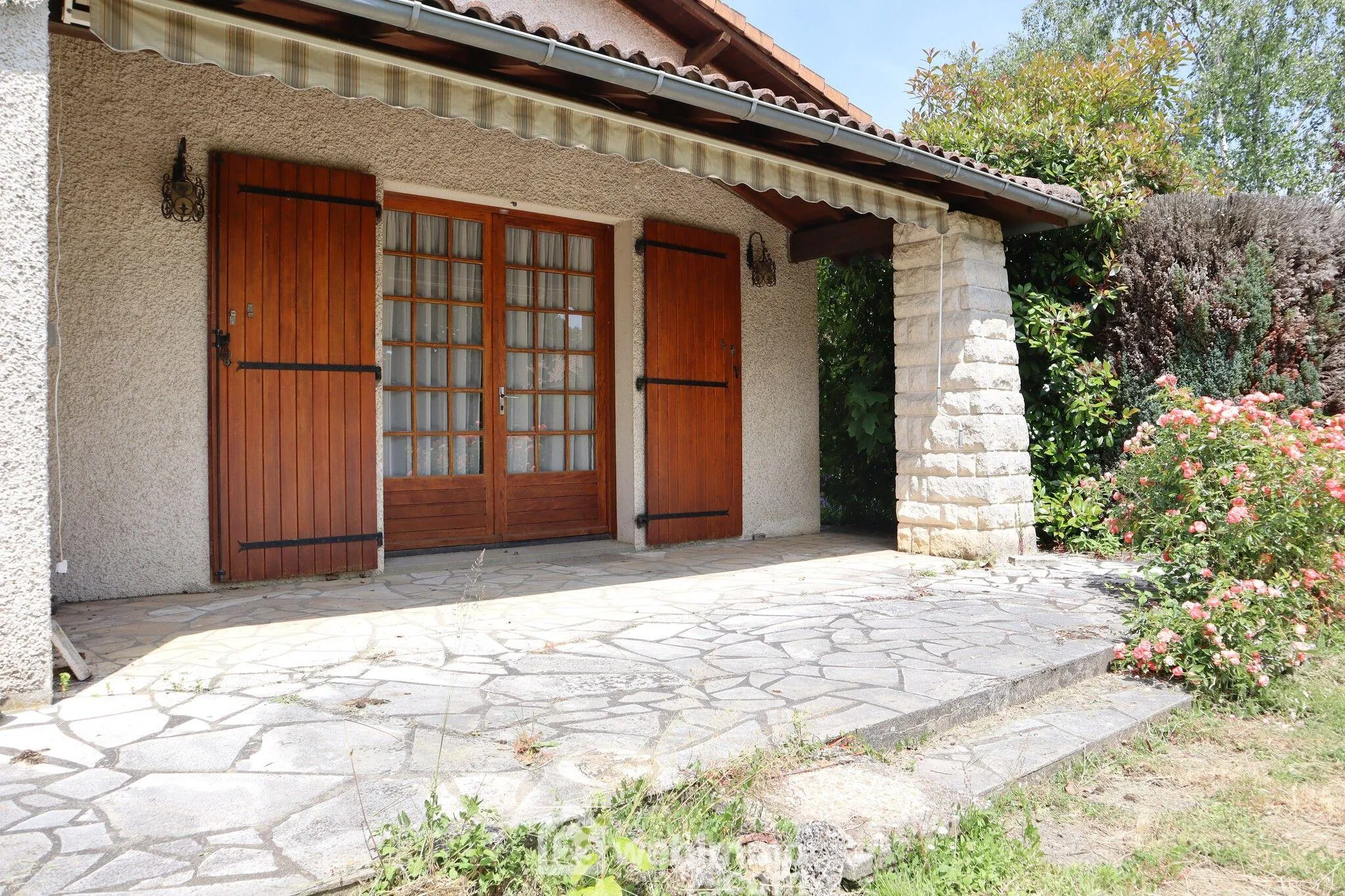 Maison spacieuse de 138 m² à vendre à Sèvres-Anxaumont avec terrain arboré 
