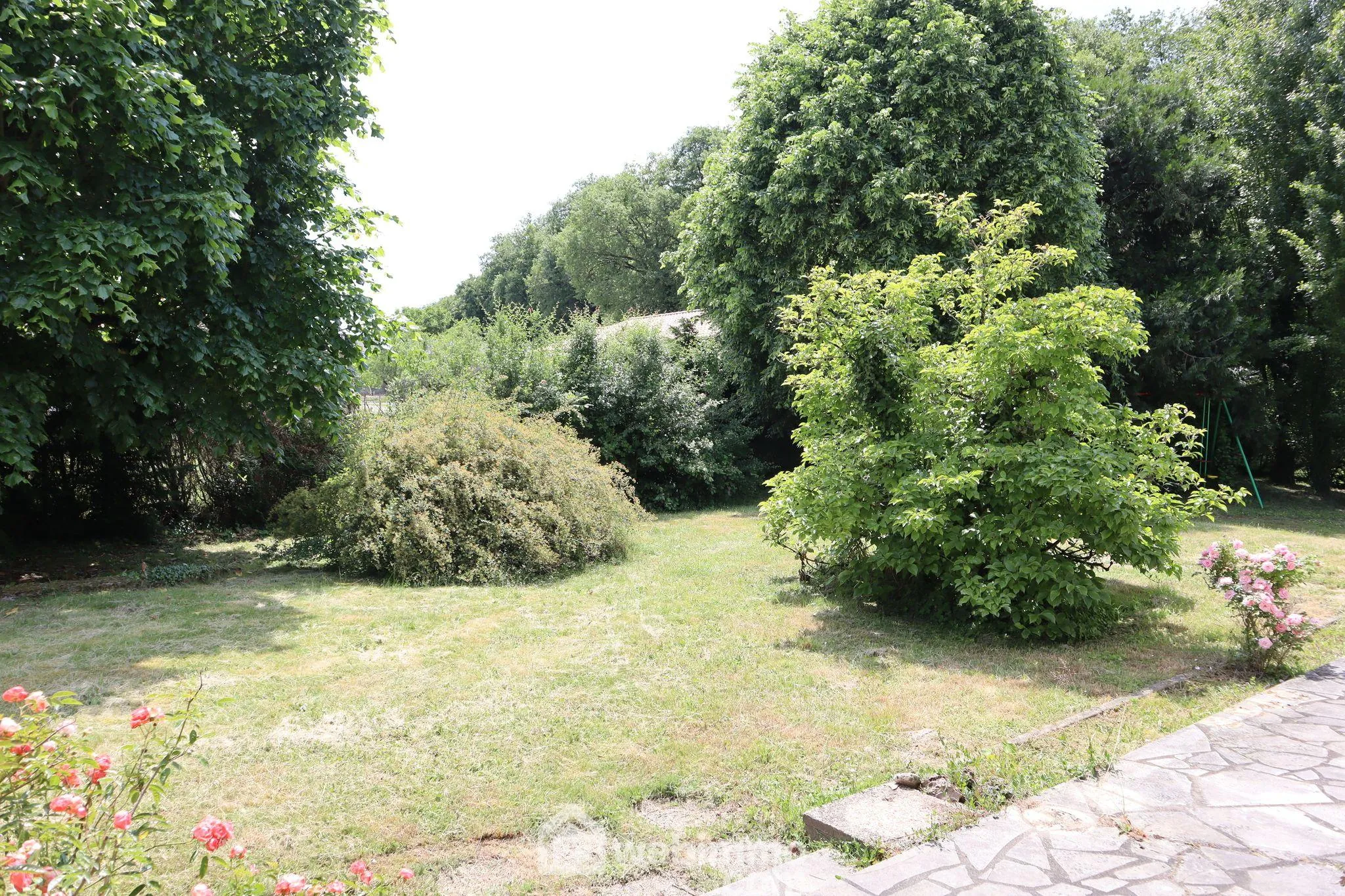 Maison spacieuse de 138 m² à vendre à Sèvres-Anxaumont avec terrain arboré 