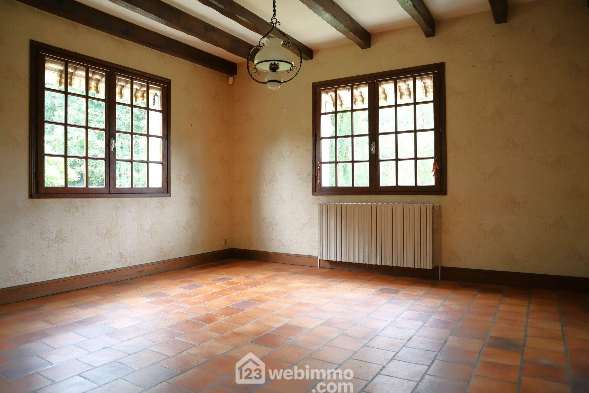 Maison spacieuse de 138 m² à vendre à Sèvres-Anxaumont avec terrain arboré 