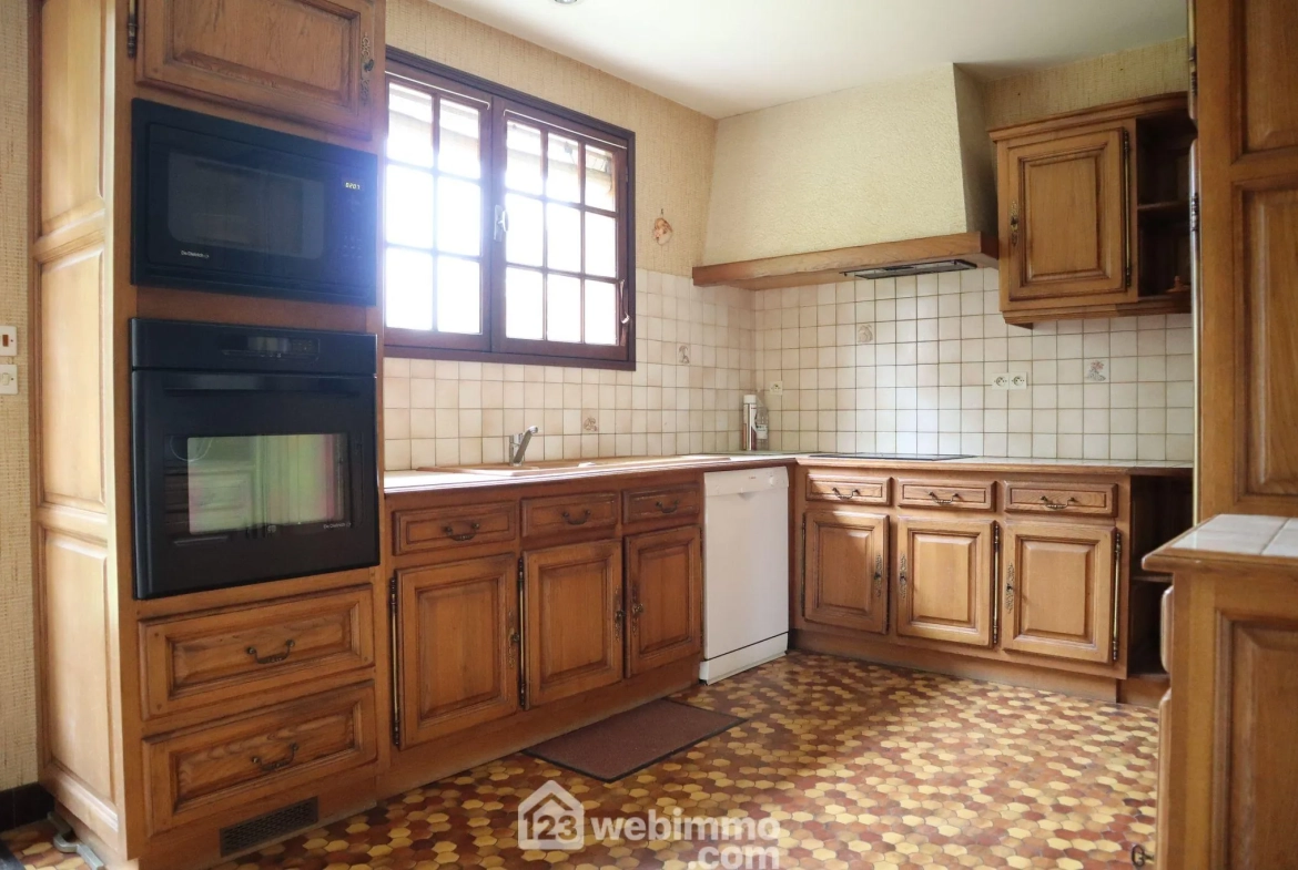 Maison spacieuse de 138 m² à vendre à Sèvres-Anxaumont avec terrain arboré 