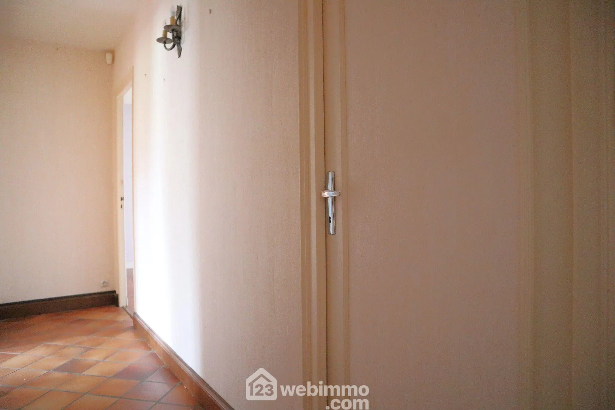 Maison spacieuse de 138 m² à vendre à Sèvres-Anxaumont avec terrain arboré 
