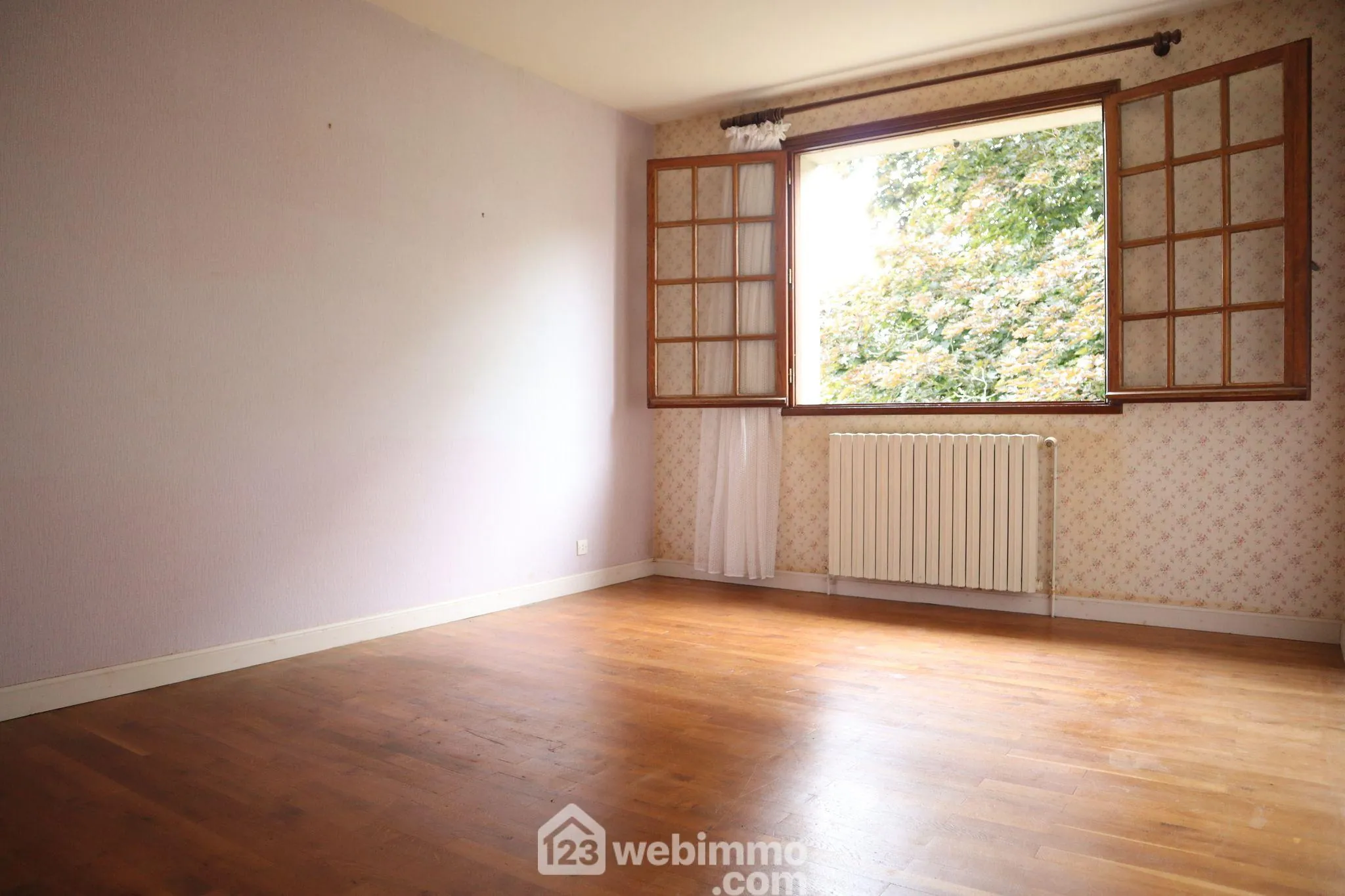 Maison spacieuse de 138 m² à vendre à Sèvres-Anxaumont avec terrain arboré 