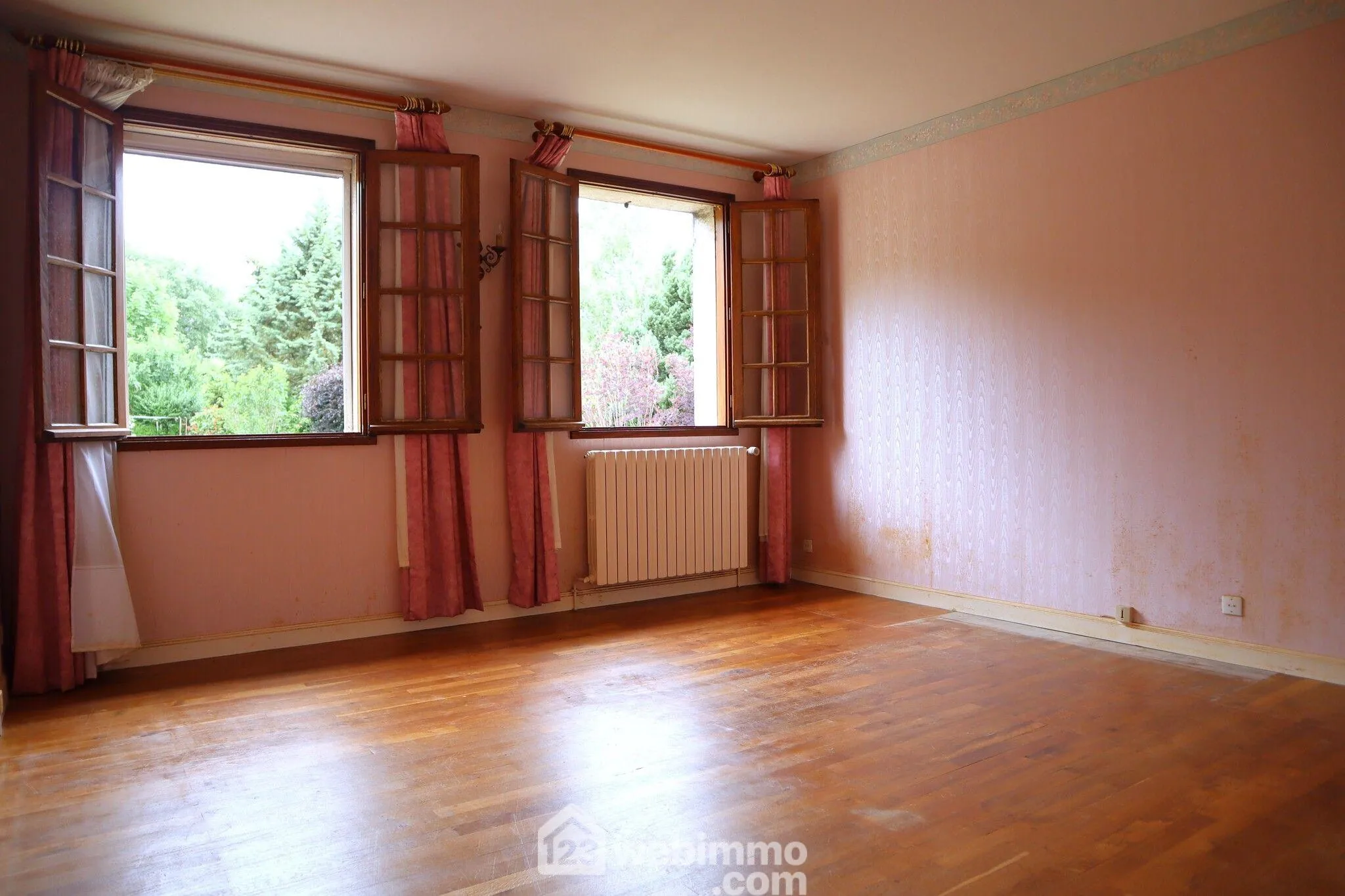 Maison spacieuse de 138 m² à vendre à Sèvres-Anxaumont avec terrain arboré 