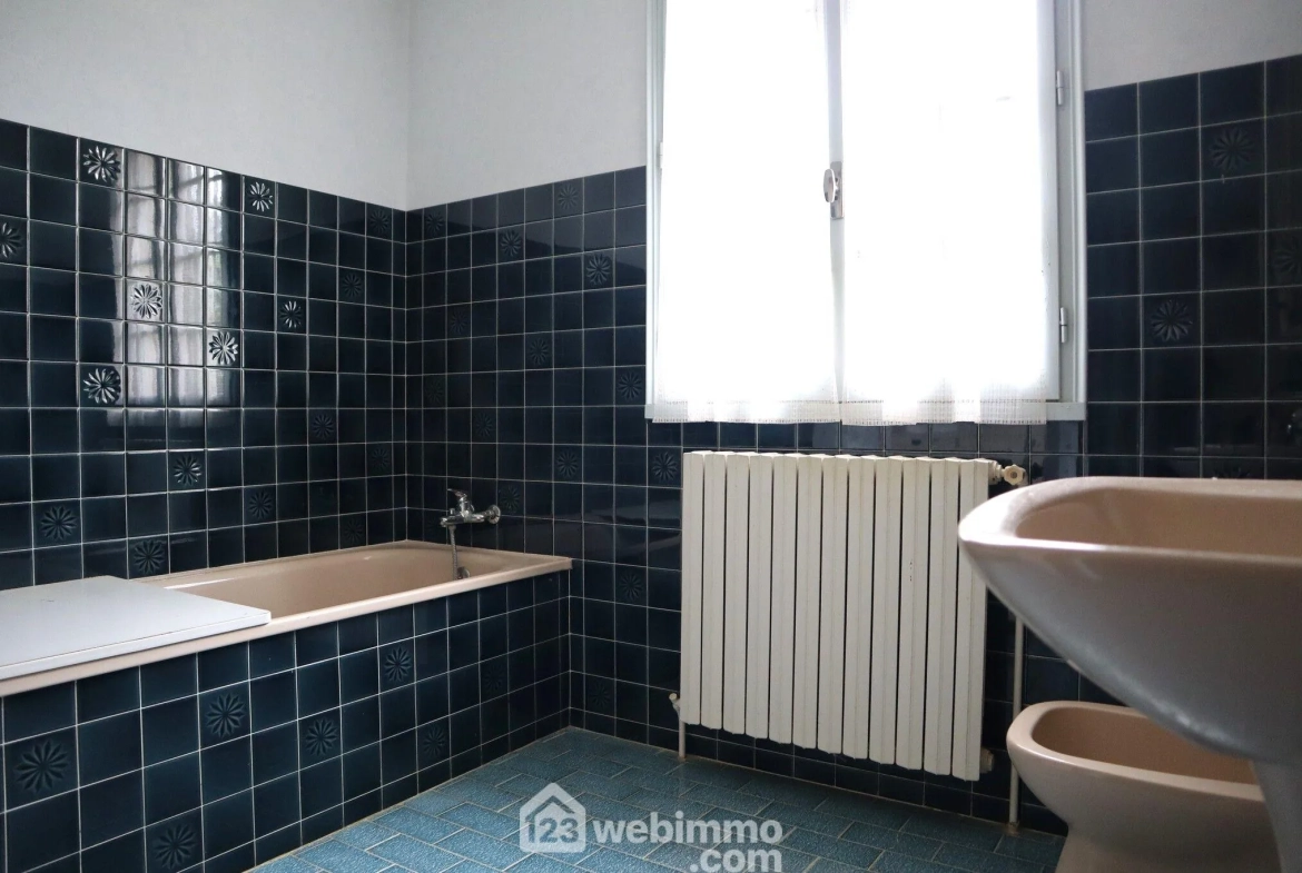 Maison spacieuse de 138 m² à vendre à Sèvres-Anxaumont avec terrain arboré 