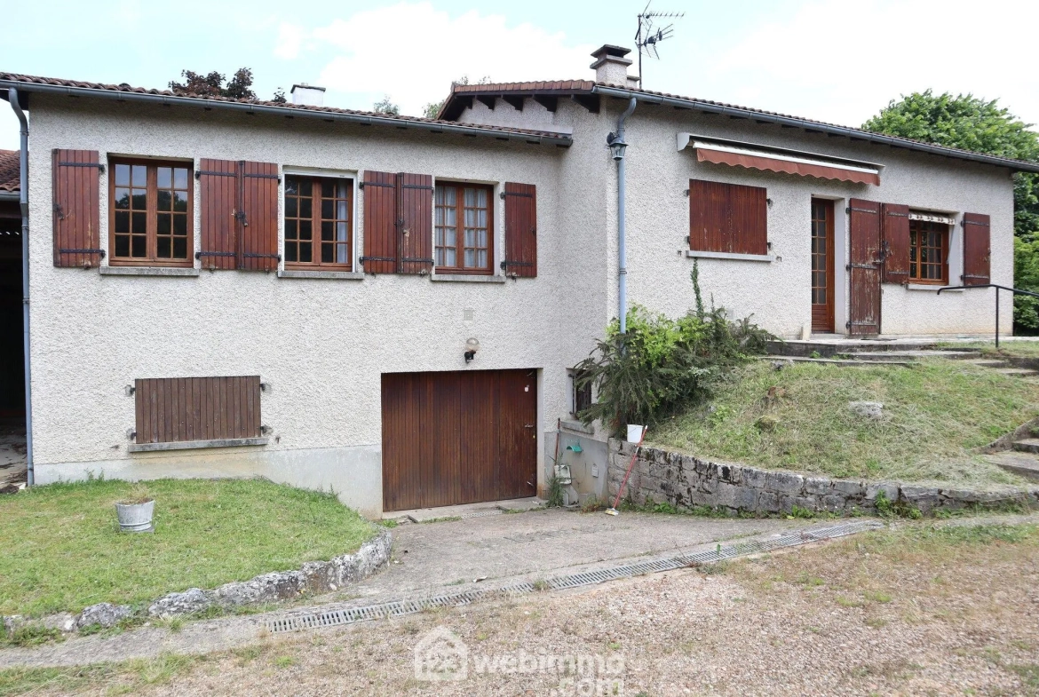 Maison spacieuse de 138 m² à vendre à Sèvres-Anxaumont avec terrain arboré 