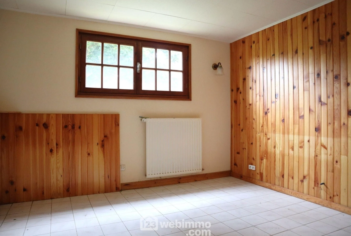 Maison spacieuse de 138 m² à vendre à Sèvres-Anxaumont avec terrain arboré 