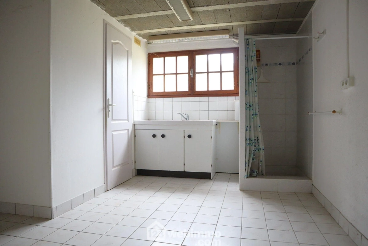 Maison spacieuse de 138 m² à vendre à Sèvres-Anxaumont avec terrain arboré 