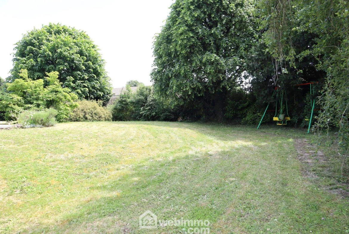 Maison spacieuse de 138 m² à vendre à Sèvres-Anxaumont avec terrain arboré 