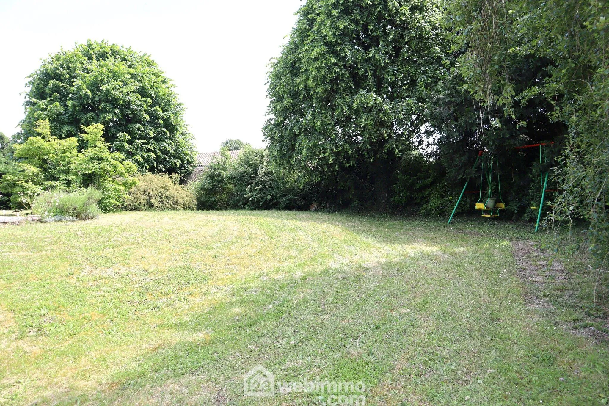 Maison spacieuse de 138 m² à vendre à Sèvres-Anxaumont avec terrain arboré 