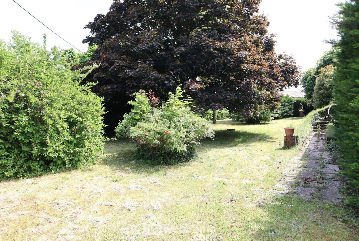 Maison spacieuse de 138 m² à vendre à Sèvres-Anxaumont avec terrain arboré 