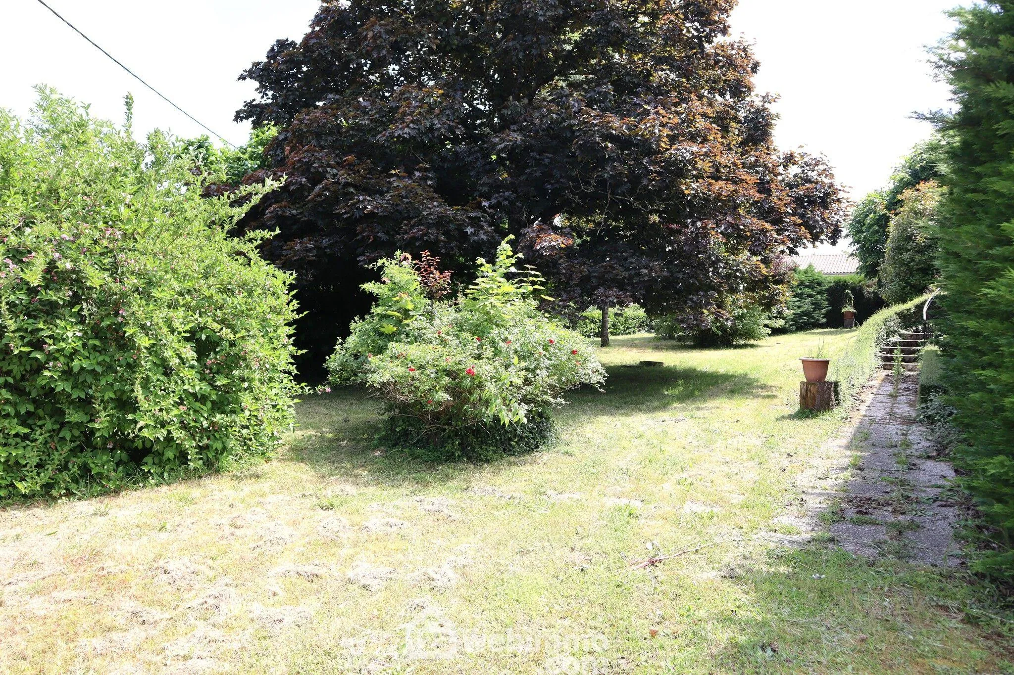 Maison spacieuse de 138 m² à vendre à Sèvres-Anxaumont avec terrain arboré 