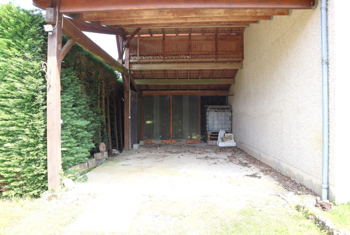 Maison spacieuse de 138 m² à vendre à Sèvres-Anxaumont avec terrain arboré 