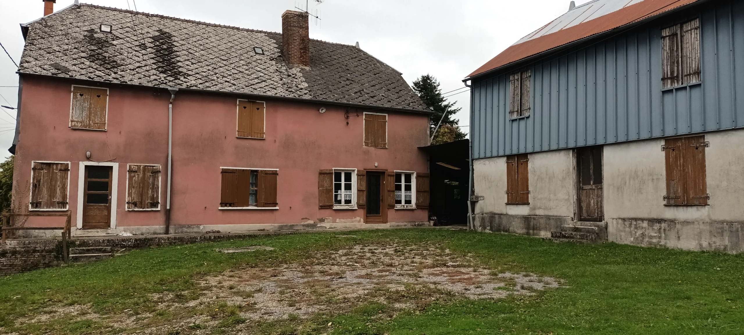 Corps de ferme à rénover à 20 minutes de Rethel avec 2000 m² de terrain et pâture de 5 ha 