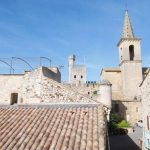 Maison en pierre avec terrasse proche du Pont du Gard et d'Uzès