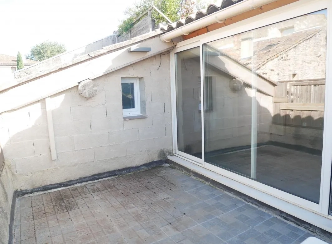 Maison en pierre avec terrasse proche du Pont du Gard et d'Uzès 