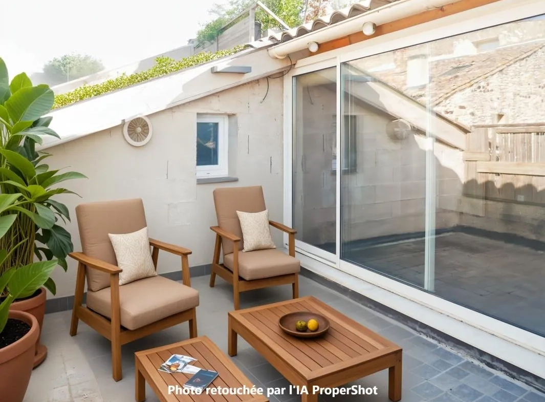 Maison en pierre avec terrasse proche du Pont du Gard et d'Uzès 