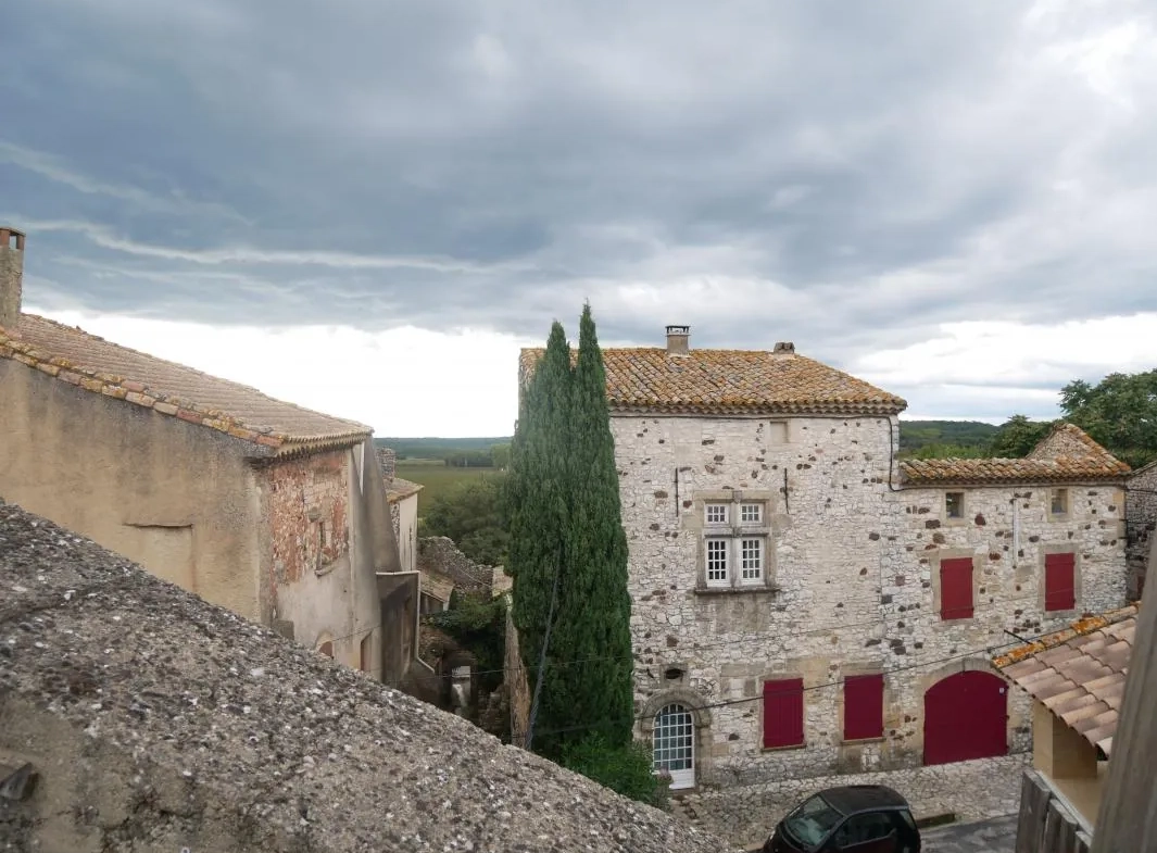 Maison en pierre avec terrasse proche du Pont du Gard et d'Uzès 