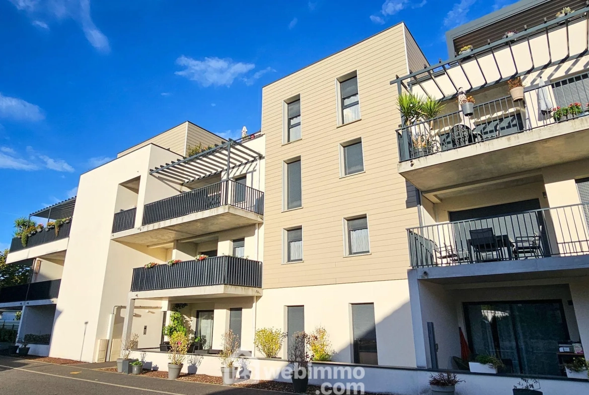 Appartement T2 récent de 43 m² à Mazères-Lezons avec terrasse et parking privé 