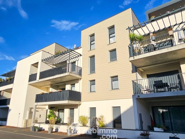 Appartement T2 récent de 43 m² à Mazères-Lezons avec terrasse et parking privé