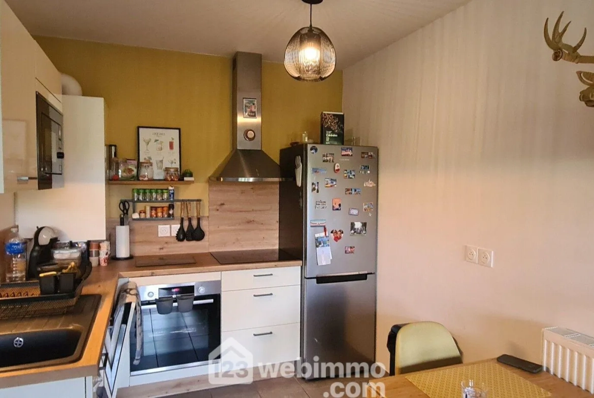 Appartement T2 récent de 43 m² à Mazères-Lezons avec terrasse et parking privé 