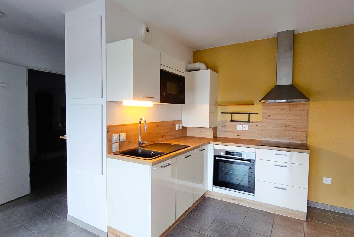 Appartement T2 récent de 43 m² à Mazères-Lezons avec terrasse et parking privé 