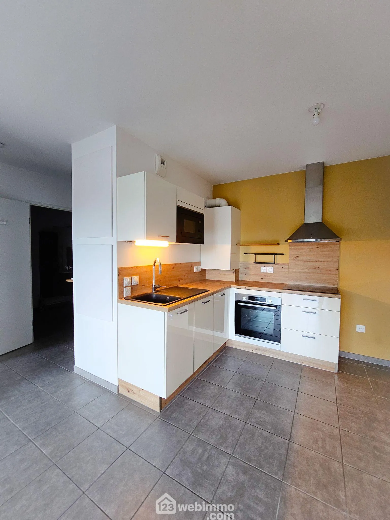 Appartement T2 récent de 43 m² à Mazères-Lezons avec terrasse et parking privé 