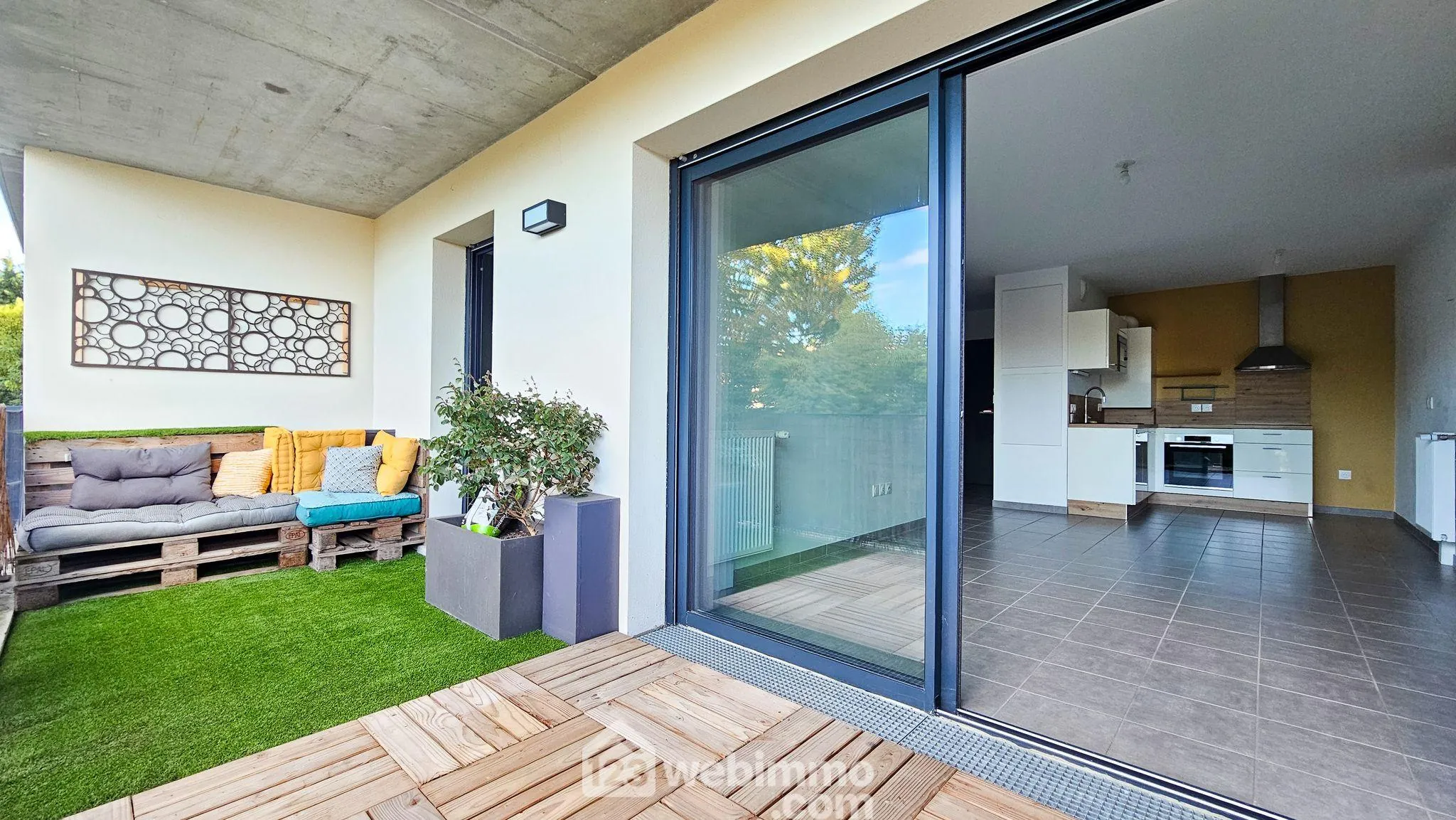 Appartement T2 récent de 43 m² à Mazères-Lezons avec terrasse et parking privé 