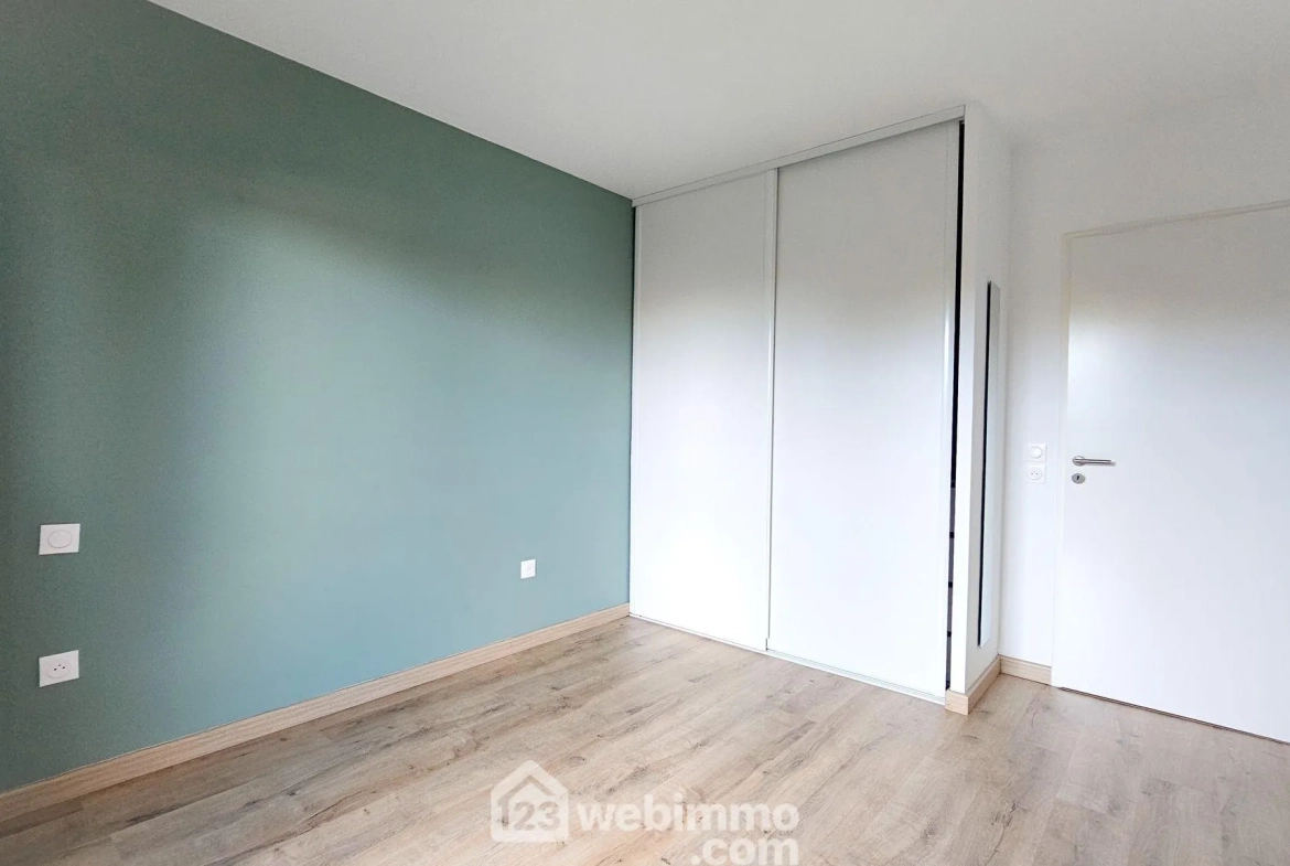 Appartement T2 récent de 43 m² à Mazères-Lezons avec terrasse et parking privé 