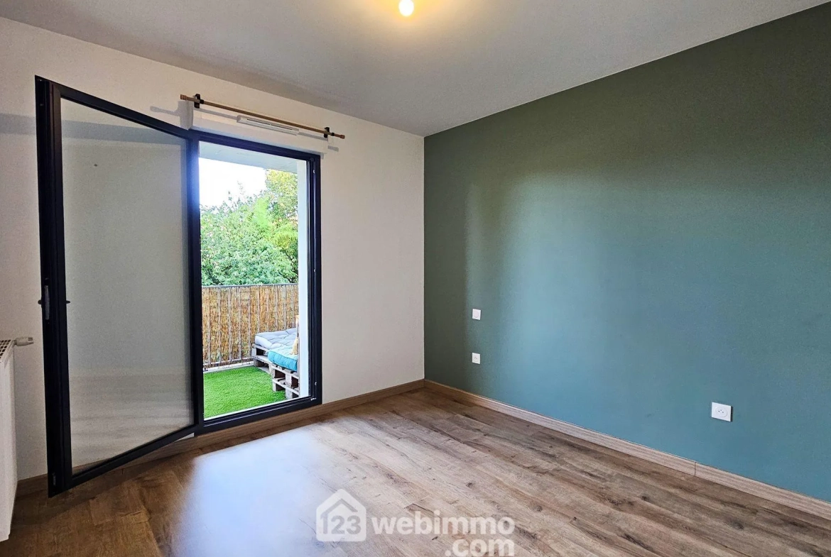 Appartement T2 récent de 43 m² à Mazères-Lezons avec terrasse et parking privé 
